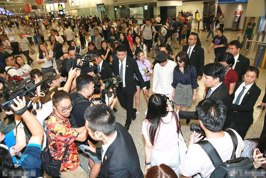 延禧天团抵港人气火爆!秦岚吴谨言许凯被包