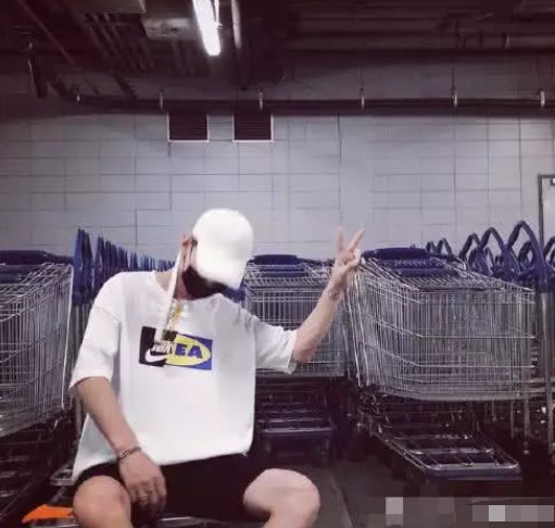 发博晒小哥哥,20岁存款七位数,网友:没王乐乐啥