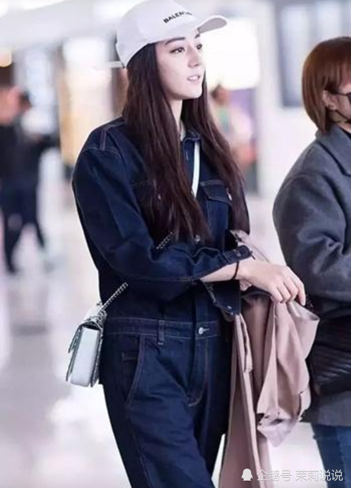 4位女星机场街拍照,热巴惊艳,李沁甜美,图4李小