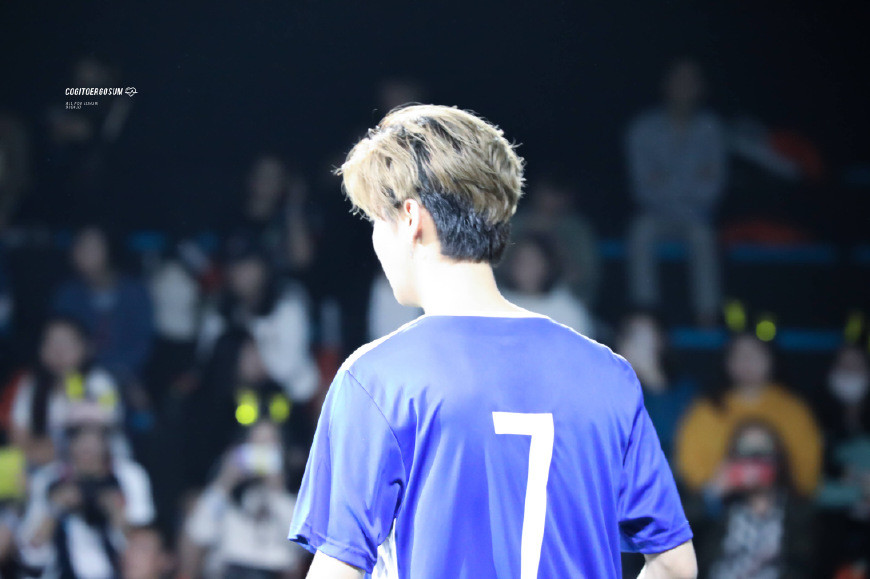 曾有一个足球梦的鹿晗,是什么逼他走上艺人的