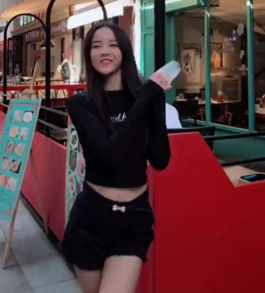 最美舞娘惠子,抖音每天涨100万粉,网友:就喜