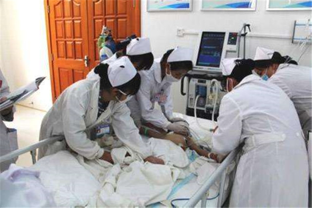 妻子情人强迫丈夫喝百草枯,25天后丈夫离世,网