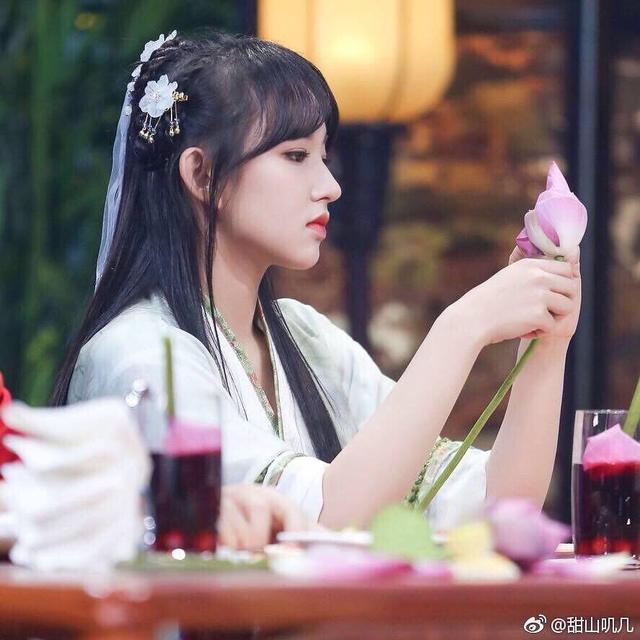 《天天向上》程潇吊环舞首秀,白衣飘飘好似嫦娥下凡,仙女本仙了
