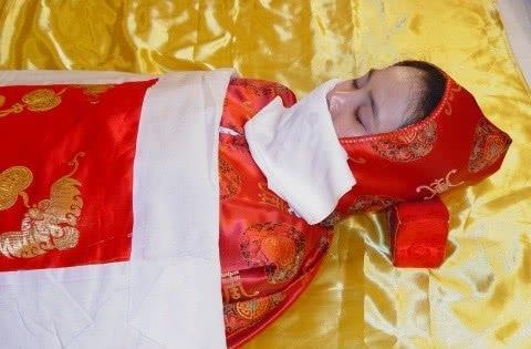 为什么人死了之后要穿寿衣呢?现在终于知道了