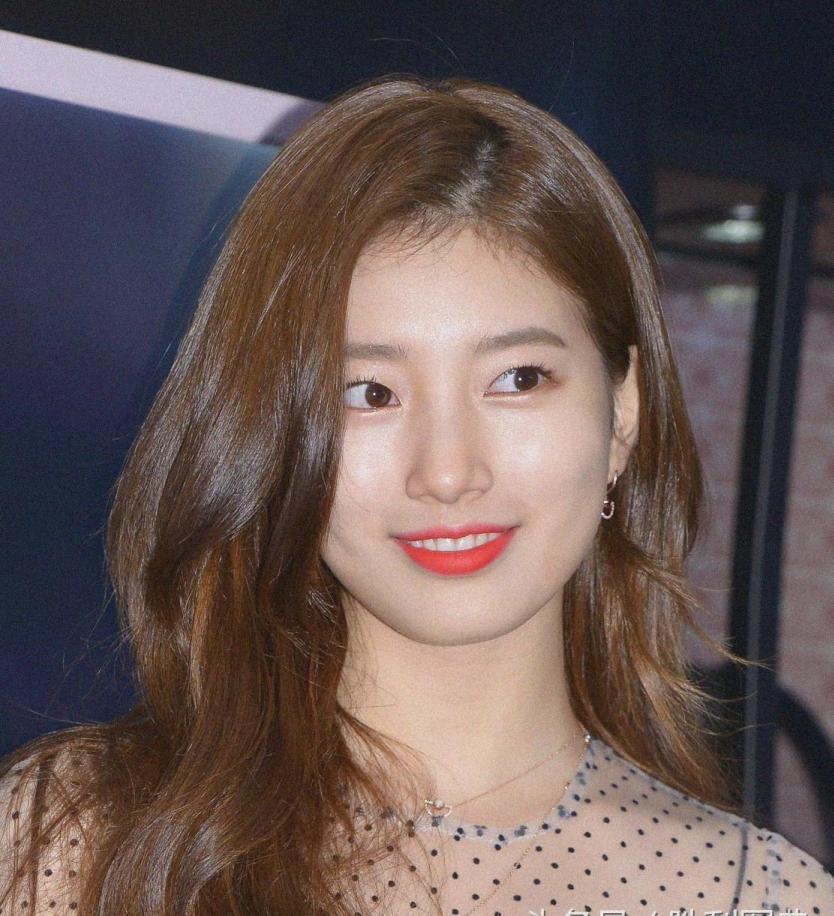 裴秀智登陆时装周,勇夺韩国2018世纪美女称