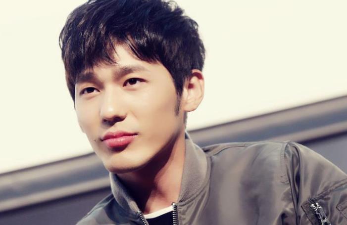 他脑洞清奇,他喜欢逗朱一龙,粉丝喊他北宇哥哥