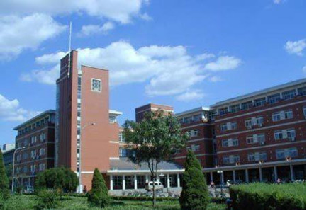 一墙之隔的国内这两所名牌大学,在美国人眼里