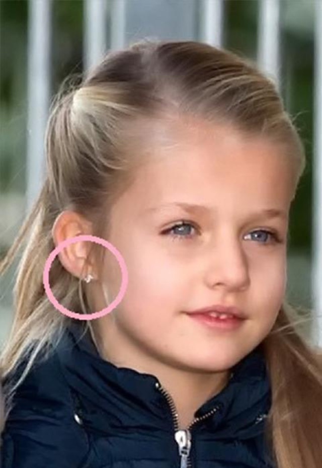 西班牙莱昂诺尔公主9岁就已打耳洞,精致优雅胜