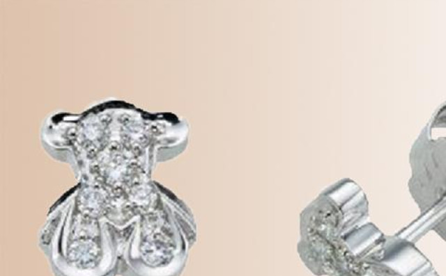 西班牙莱昂诺尔公主9岁就已打耳洞,精致优雅胜