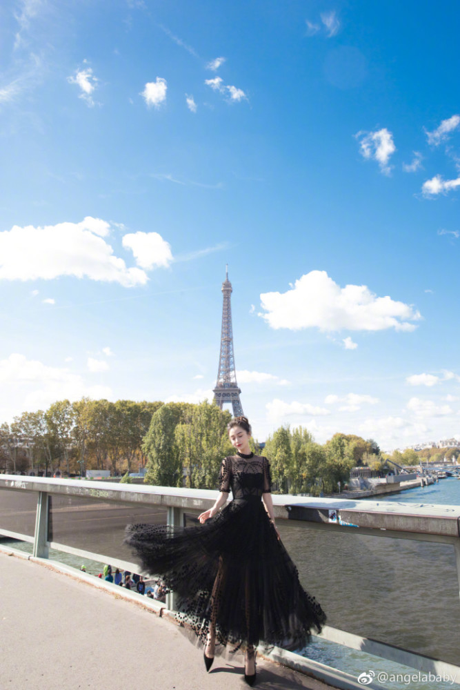 angelababy杨颖身穿黑色纱裙风中翩翩起舞,宛