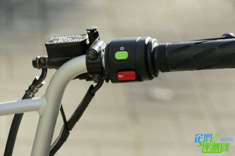 小牛UM电动车超轻版评测:可以骑着走的电动车