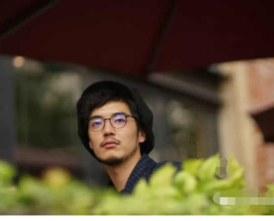 情公寓》陆展博33岁无房无车,录综艺节目引