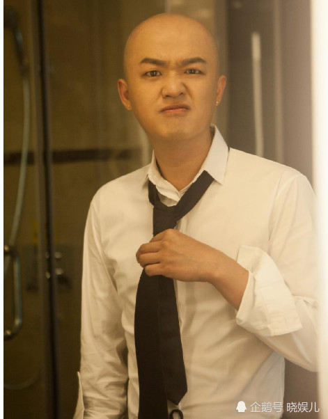 包贝尔为什么剃光头?看到他长头发的照片,我终