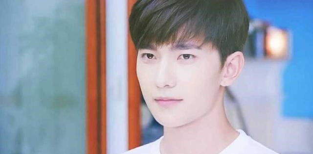 杨洋:刚出道出演红楼梦,沉寂了7年,若白是他