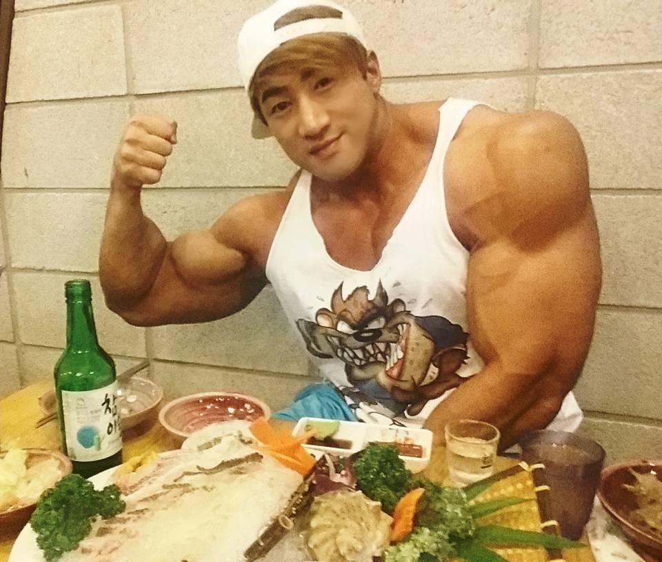 他被称为"肌肉林更新",身材却比欧美壮汉更震撼!