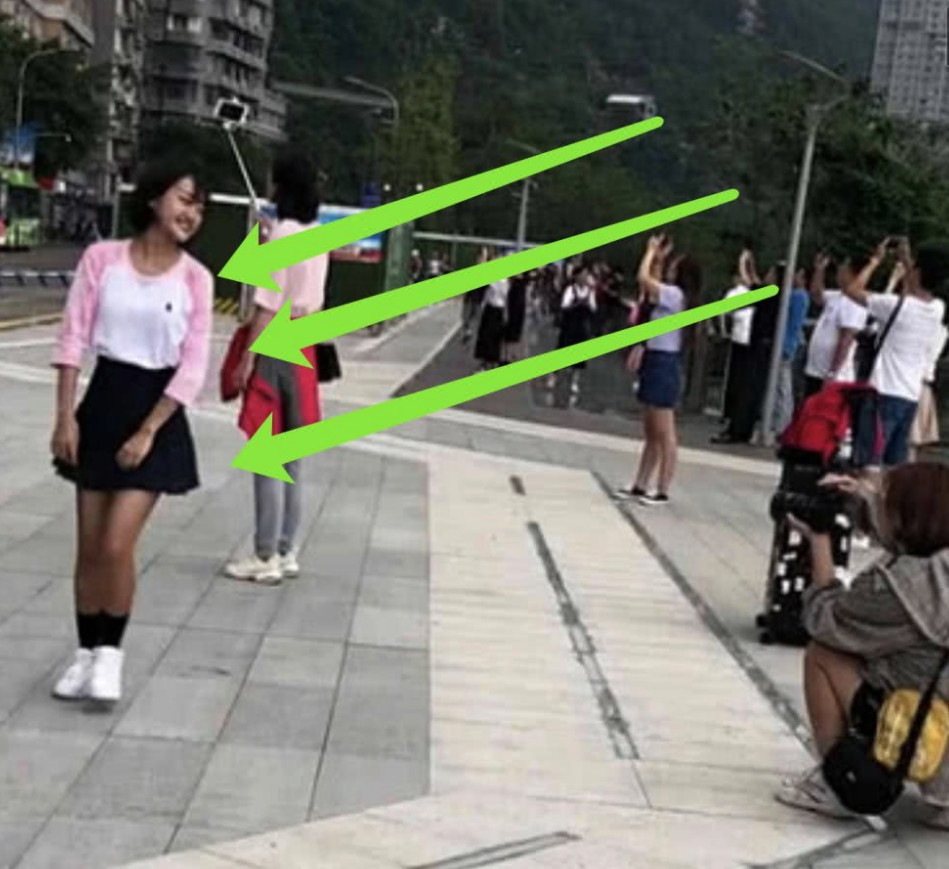 路人镜头下的代古拉K,一双腿黑到没朋友,网友