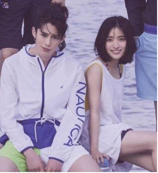 王鹤棣和沈月共用一双筷子,同吃一个冰淇淋,两