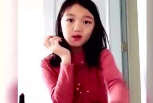 李嫣近照曝光,玩起直播教化妆,网友:果然是天后