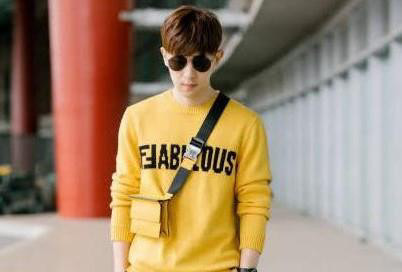 邓伦现身故宫录节目,裤子成功抢镜引热议,网友