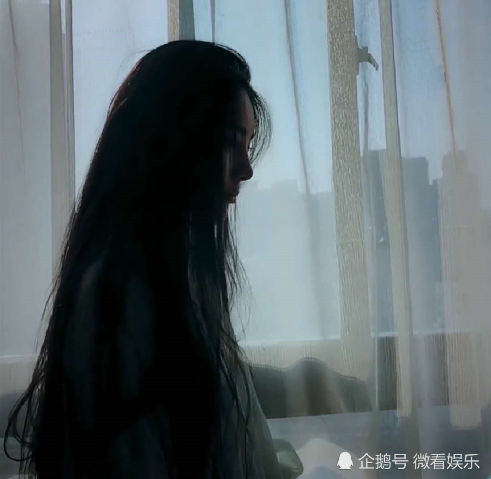 抖音再现最美侧颜女神撩起头发瞬间 网友:放