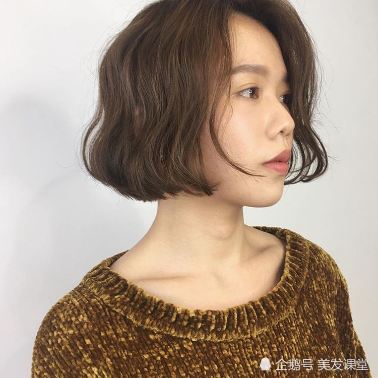 波波头这样烫,显年轻又很时尚