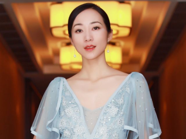 从不炫富的韩雪,炫起富来谁都比不起,这就是明