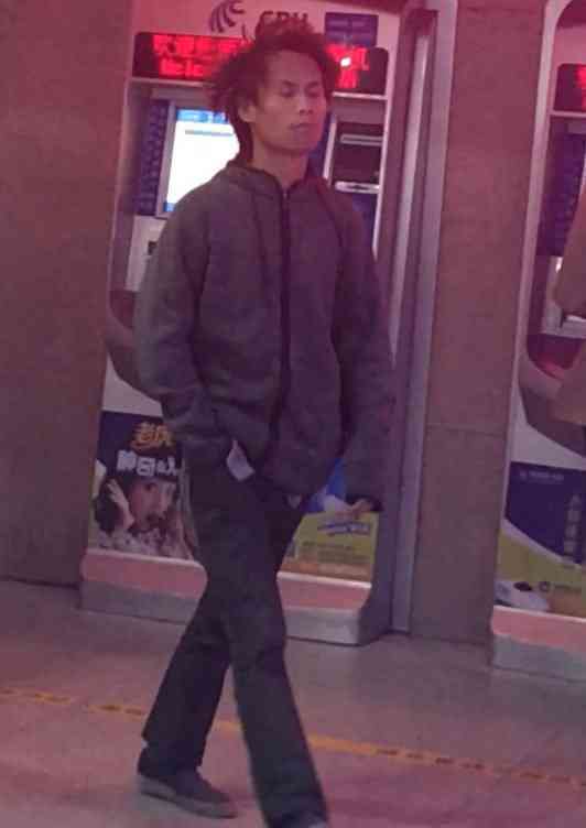 被誉为全抖音最有故事的男人,刷卡不取钱,网友