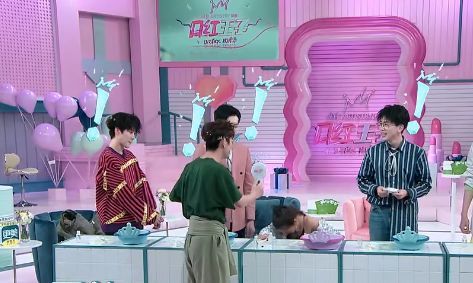 王菊现场卸妆,看到自己的素颜后,说话都没有底