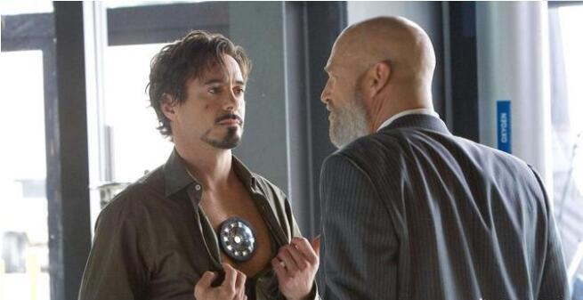 《钢铁侠3》最后托尼把反应堆摘了,为什么后面