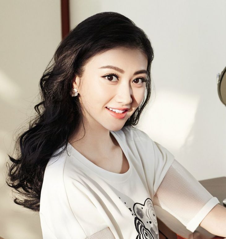 景甜微博晒美照,九宫格美出新高度,说出月饼是