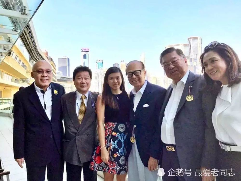 爷爷有2万亿资产,平分给父亲和叔叔1万亿,却把