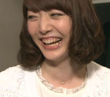 一笑毁所有的女星,吴莫愁最吓人,第5个笑出