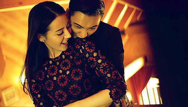 迪丽热巴心机重?何炅微博取关迪丽热巴