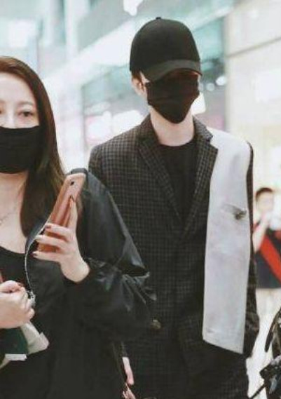 韩国女生夸蔡徐坤说了四个字,坤坤想憋笑却没