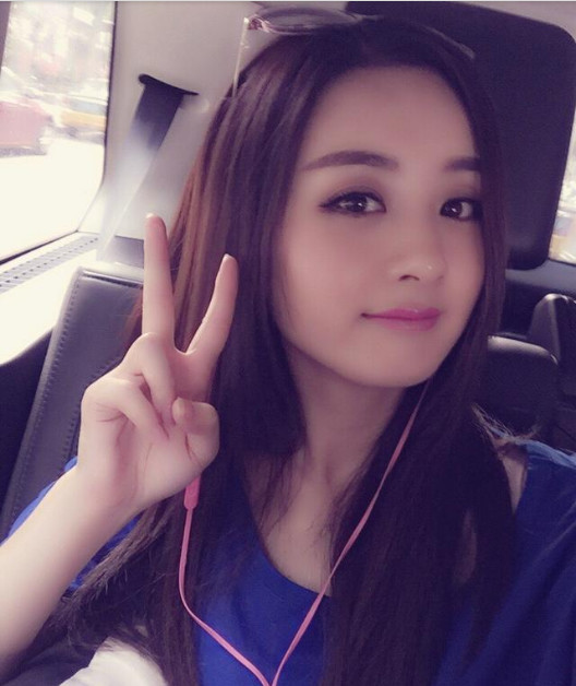 笑到失禁的穿帮镜头,赵丽颖的隐形眼镜哭掉了