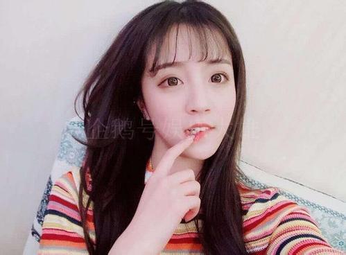 莉哥现身户外,自认是大明星却被当做空气,网友