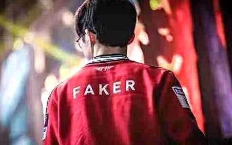 RNG全队聚餐,原来手机壳才是亮点,Faker御用