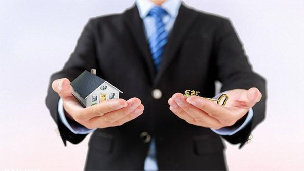 100万的房卖出后,售楼小姐和中介各有多少提成