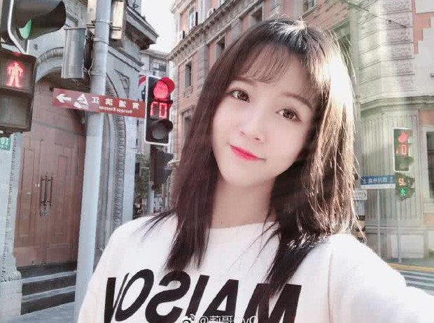 网友户外偶遇莉哥,第一眼简直不敢相信,这素颜