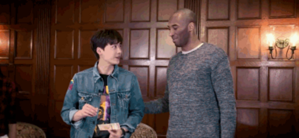 白敬亭看到偶像目不转睛,李易峰表现矜持,而最