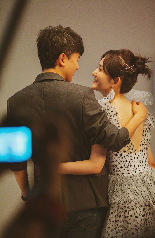 谢娜庆祝结婚七周年,发文晒张杰视频,被调侃:娜