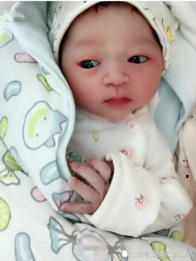 看完吴迪的女儿小九!打破文静整容传闻!网友:牌