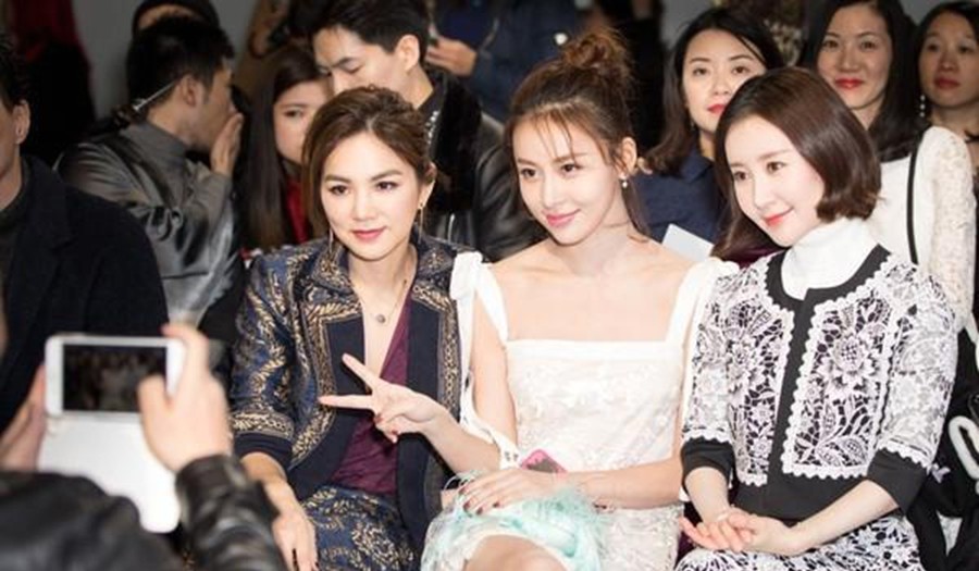 纽约时装周众女星争奇斗艳!杨幂军绿上衣吸睛