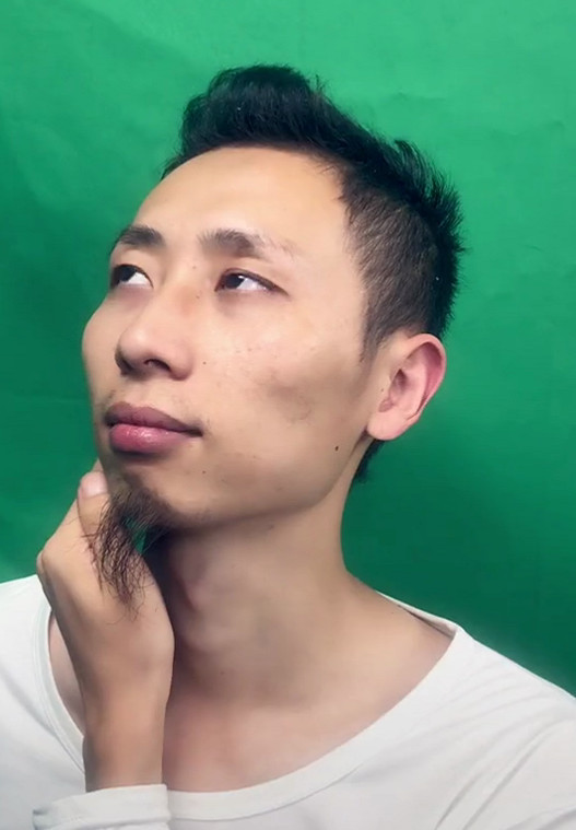 很多网友都说都准备好截图小姐姐的素颜了,大叔是来搞笑的吗?