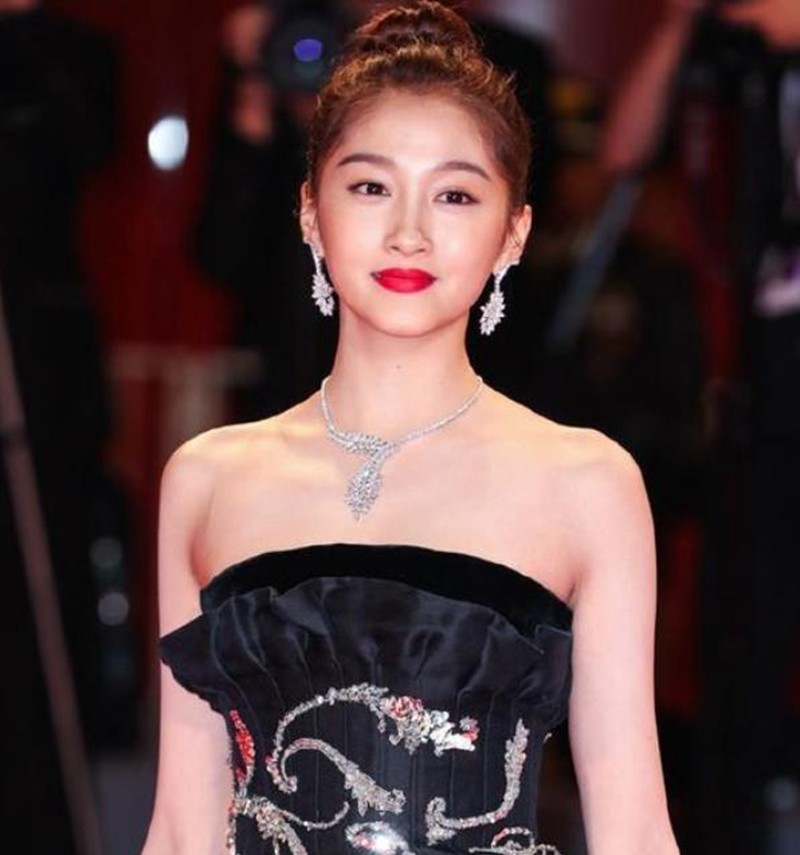 关晓彤:冰雪聪明,宛若公主般优雅高贵!