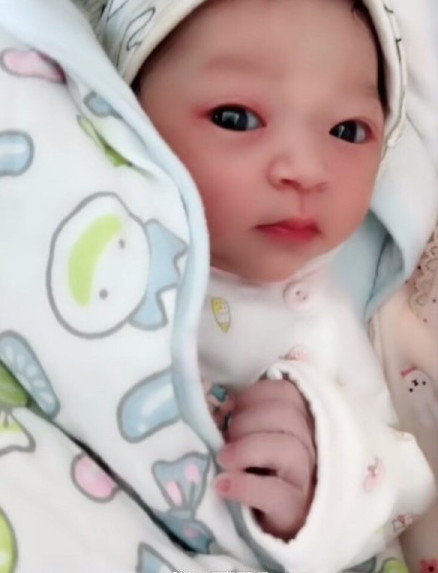 吴迪喜获千金,九儿一出生就有快手号,网友:不要