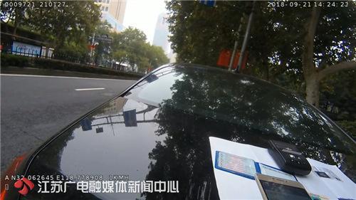 拿着美国加州驾照在南京淡定开车 交警:属无证驾驶