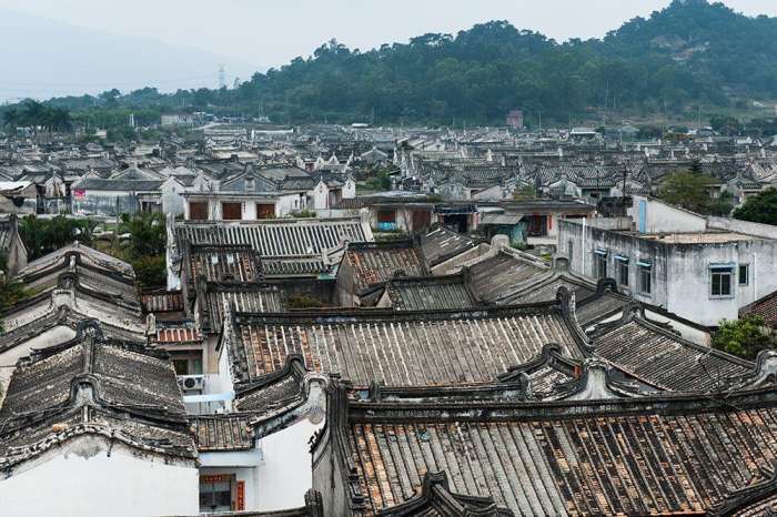 中国人口第一村,全村20万人都是一个姓,祠堂却