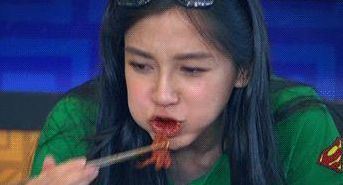 同样是吃戏:邓伦吃蜈蚣,宝强喝四斤牛奶,而他喝