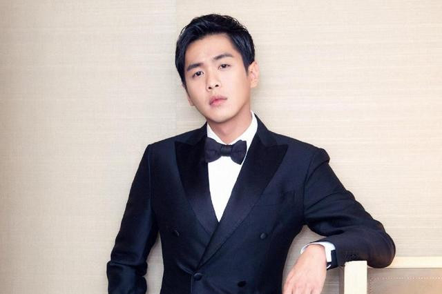 唐艺昕被曝出与张若昀经纪人大量亲密旧照,工